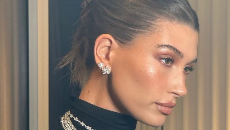 hailey bieber y su latte makeup