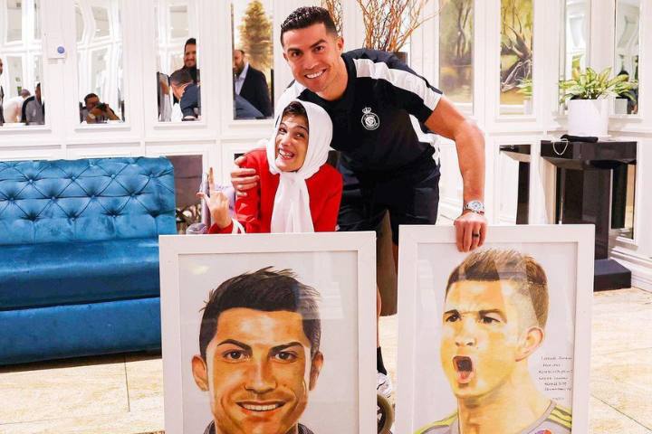 Cristiano Ronaldo con la pintora, Fatemeh Hamami.