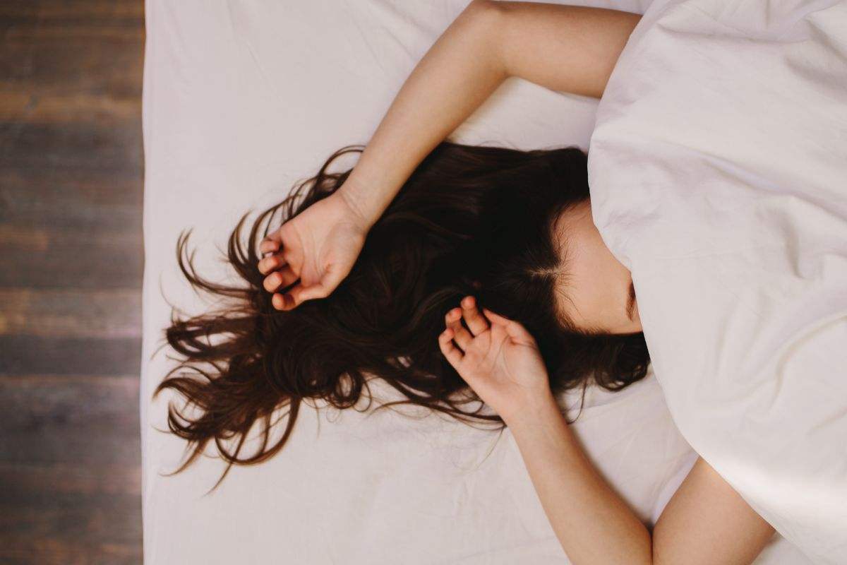 Por qué las mujeres duermen peor que los hombres