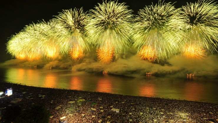 fuegos artificiales fin de año fiestas navidad ocio cultura tradición